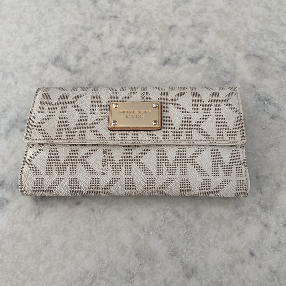 Womens wallet, Michael Kors used